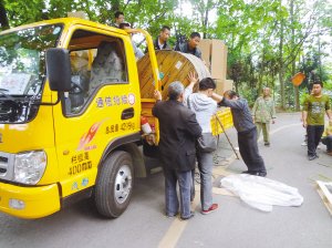 【地震快訊】成都移動搶通信息生命線 邛崍天臺山設立快裝站