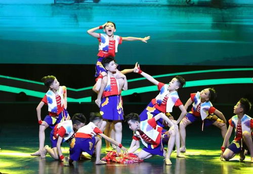 舞動(dòng)紅領(lǐng)巾 少兒舞蹈展演攜手馬戲團(tuán)，童心暢想美好未來(lái)